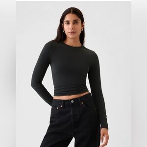 Black long sleeve crew neck top